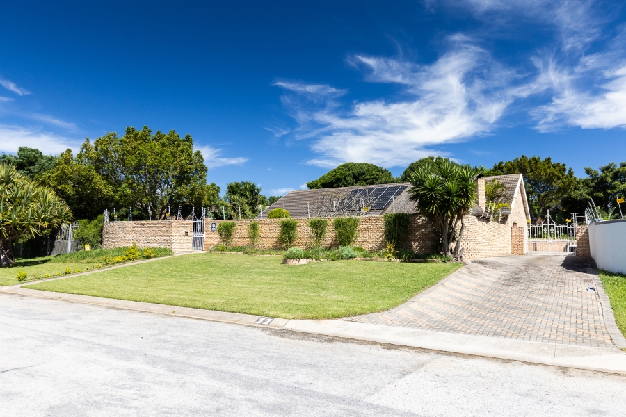 4 Bedroom Property for Sale in Summerstrand Eastern Cape